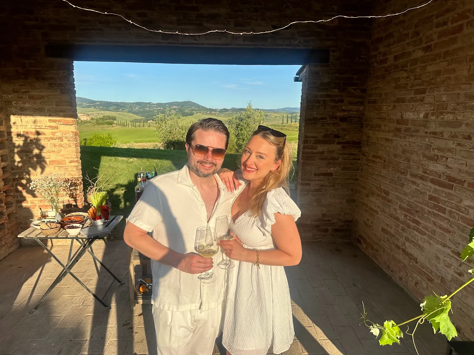 Aperitivo with a view of the hills